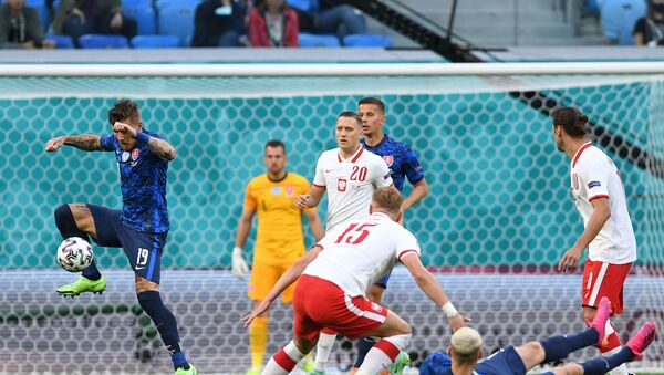 Trận đấu vòng bảng của Giải Vô địch Bóng đá châu Âu EURO 2020 giữa đội tuyển Ba Lan và đội tuyển Slovakia - Sputnik Việt Nam