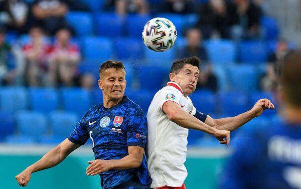 Trận đấu vòng bảng của Giải Vô địch Bóng đá châu Âu EURO 2020 giữa đội tuyển Ba Lan và đội tuyển Slovakia - Sputnik Việt Nam