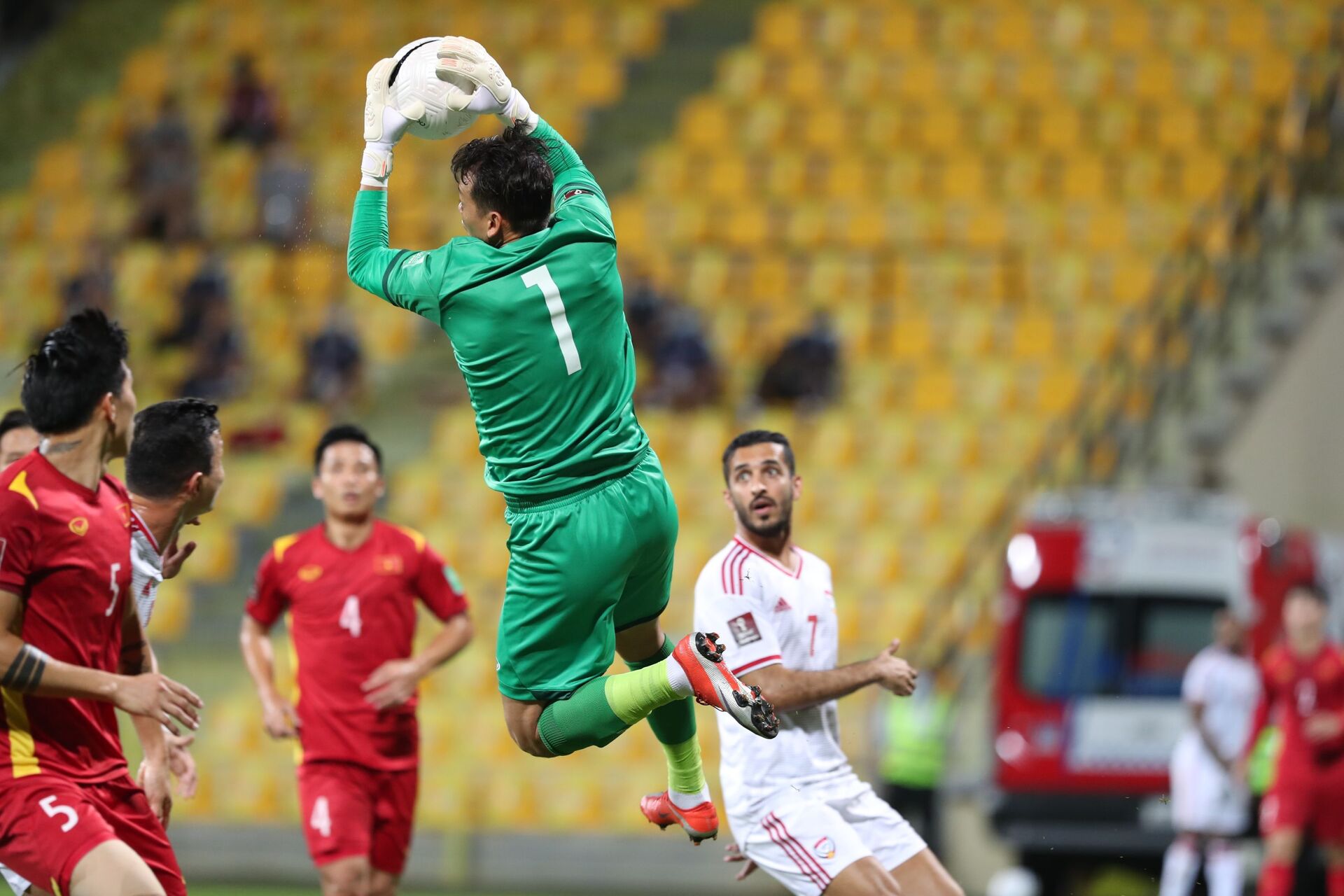Thua UAE 3-2, Việt Nam vẫn ‘làm điên đảo’ vòng loại World Cup, khiến cả Đông Nam Á tự hào - Sputnik Việt Nam, 1920, 16.06.2021