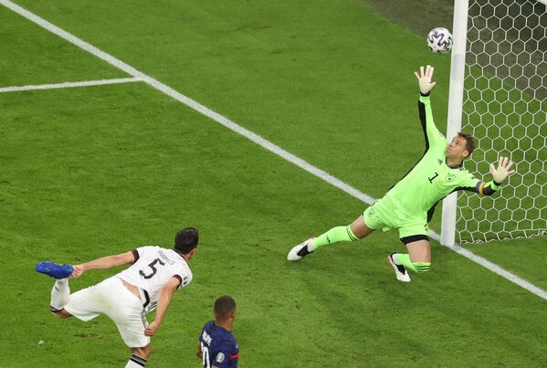 Cầu thủ Đức Mats Hummels phản lưới nhà tại Euro 2020 - Sputnik Việt Nam
