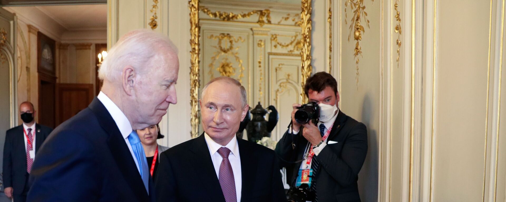 Tổng thống Nga Vladimir Putin và Tổng thống Mỹ Joe Biden gặp gỡ tại Geneva - Sputnik Việt Nam, 1920, 11.11.2021