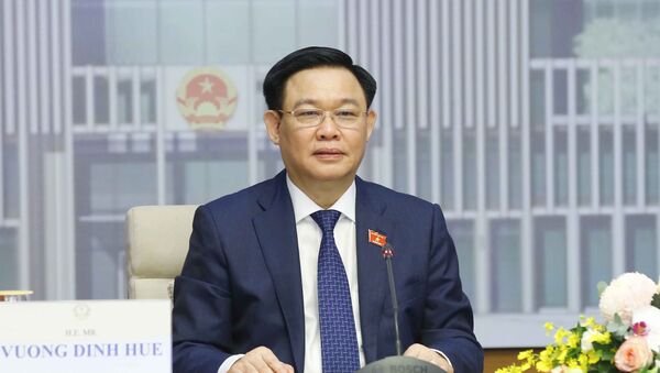 Chủ tịch Quốc hội Vương Đình Huệ hội đàm trực tuyến với Chủ tịch Nhân đại Trung Quốc Lật Chiến Thư - Sputnik Việt Nam