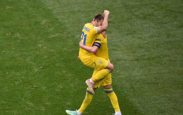Cầu thủ Ukraina Andrei Yarmolenko ăn mừng bàn thắng ghi được. - Sputnik Việt Nam
