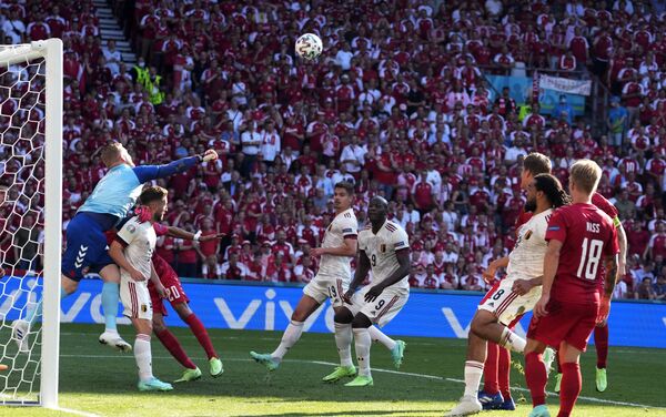 Trận đấu vòng bảng của Giải Vô địch Bóng đá châu Âu EURO 2020 giữa đội tuyển Đan Mạch và đội tuyển Bỉ. - Sputnik Việt Nam