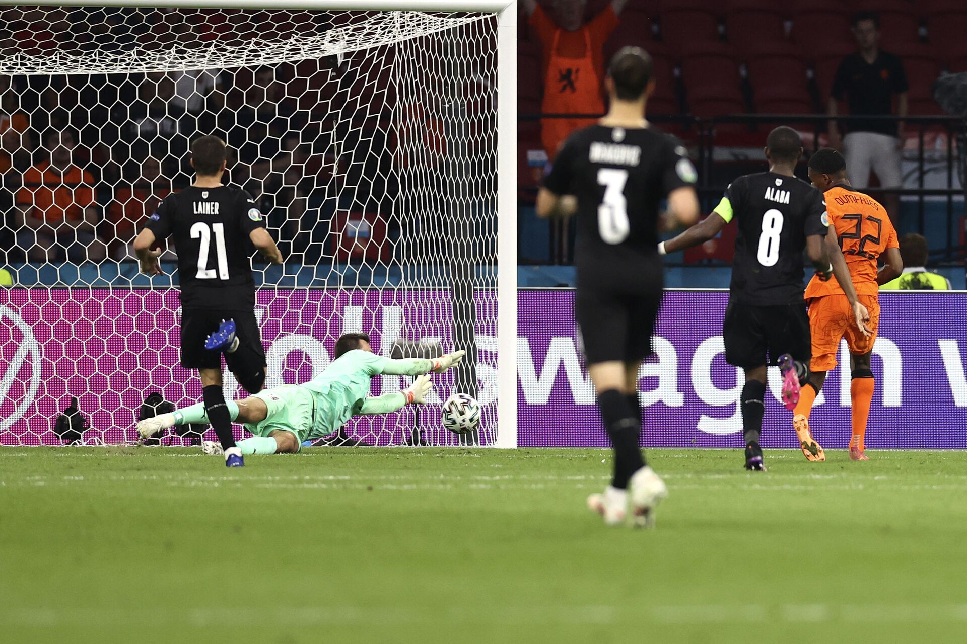 Đội tuyển Hà Lan thắng đội tuyển Áo trong vòng bảng EURO 2020 với tỷ số 2:0 - Sputnik Việt Nam, 1920, 18.06.2021