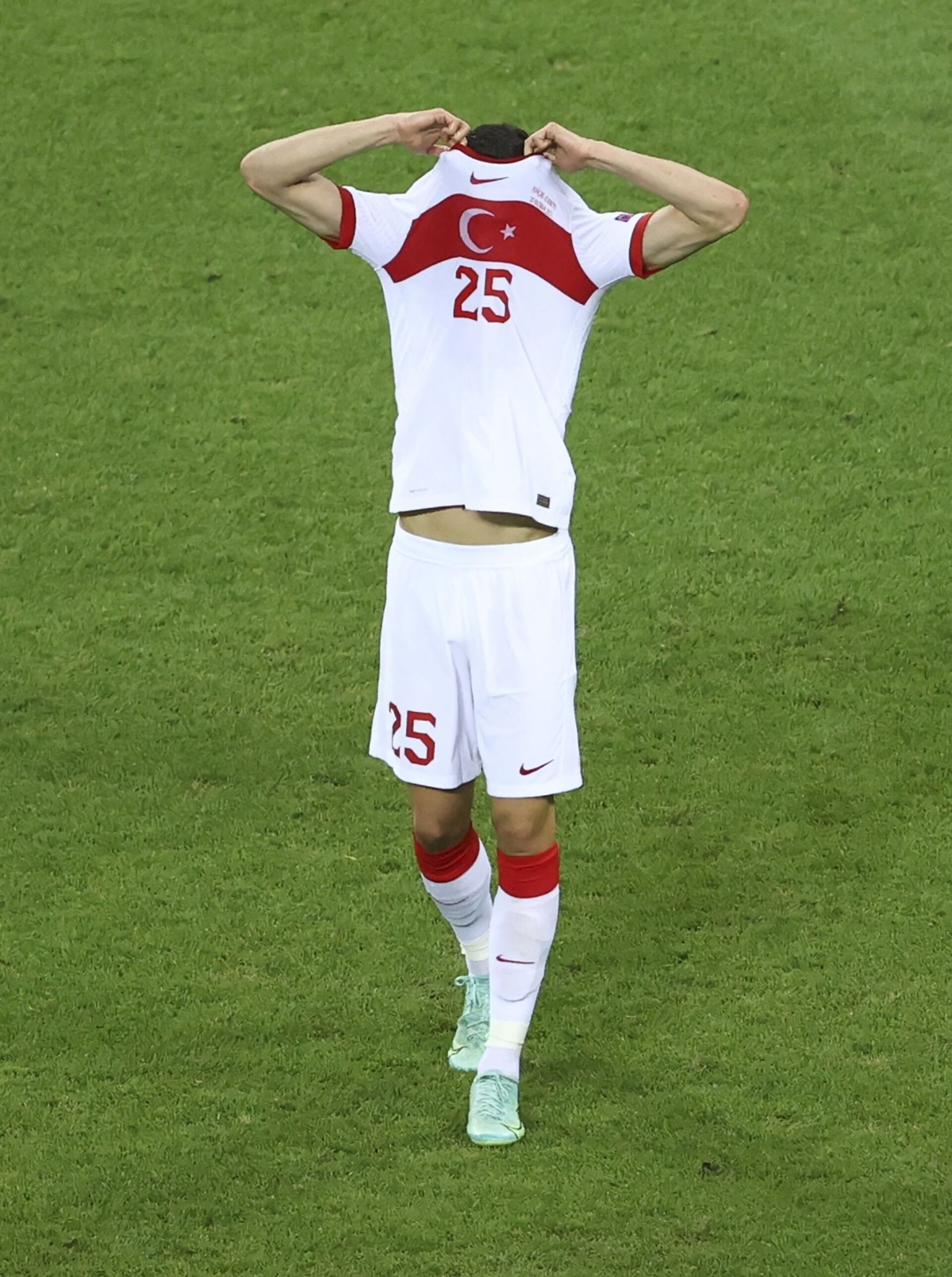 Đội tuyển Thụy Sĩ thắng đội tuyển Thổ Nhĩ Kỳ trong vòng bảng EURO 2020 với tỷ số 3:1 - Sputnik Việt Nam, 1920, 21.06.2021
