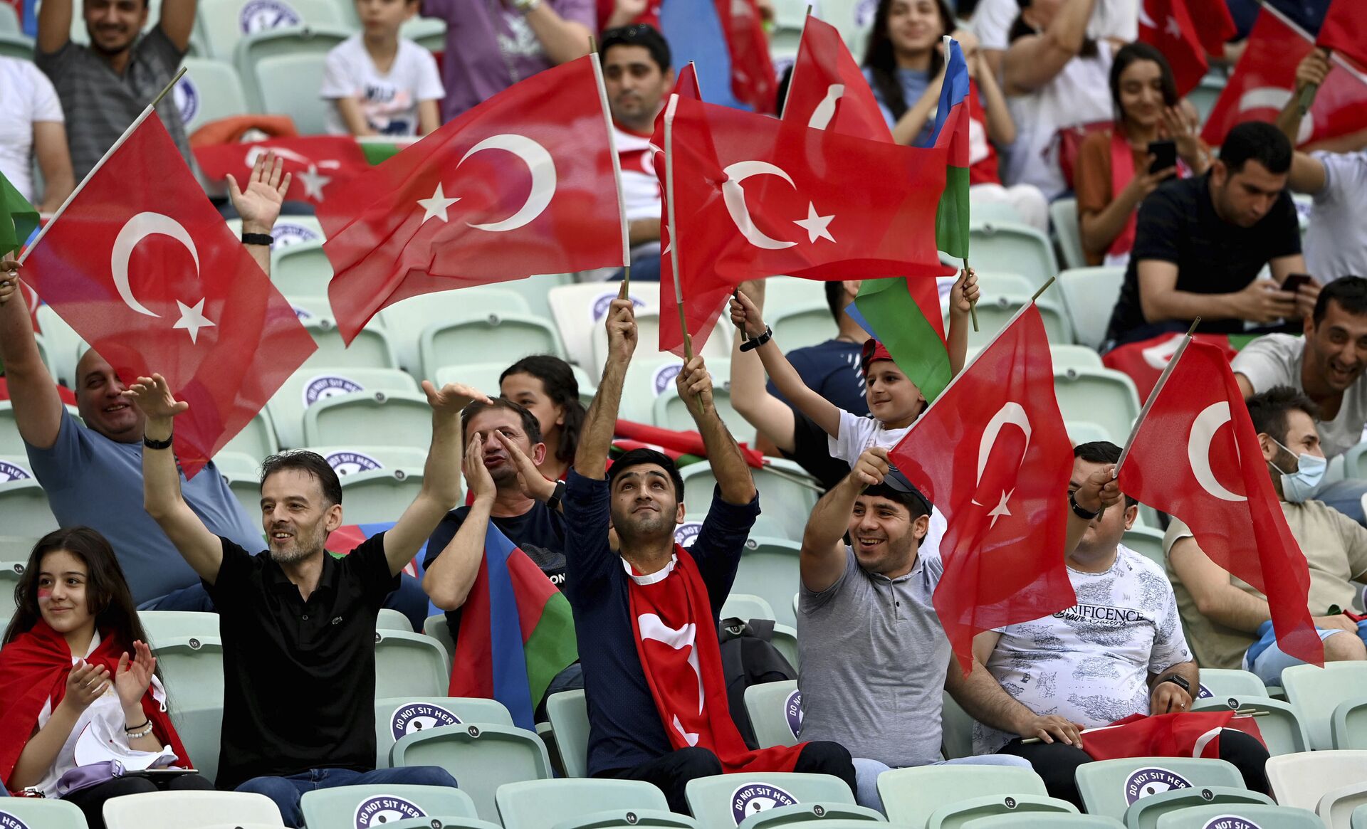 Đội tuyển Thụy Sĩ thắng đội tuyển Thổ Nhĩ Kỳ trong vòng bảng EURO 2020 với tỷ số 3:1 - Sputnik Việt Nam, 1920, 21.06.2021
