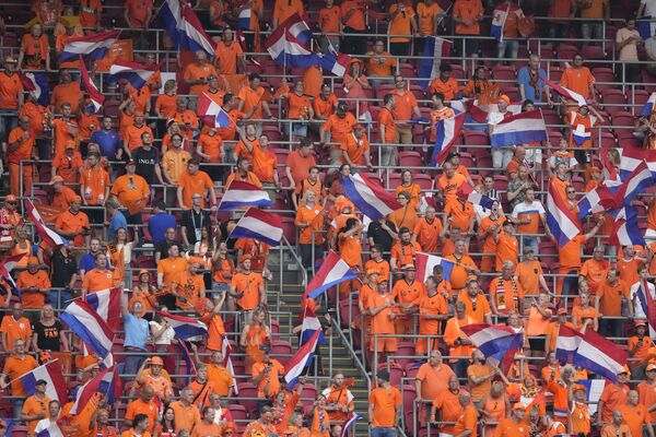 Người hâm mộ Hà Lan tại trận đấu Euro 2020 ở Amstredam - Sputnik Việt Nam