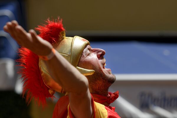 Người hâm mộ Bắc Macedonia hô khẩu hiệu trước trận đấu ở Bucharest, Romania - Sputnik Việt Nam
