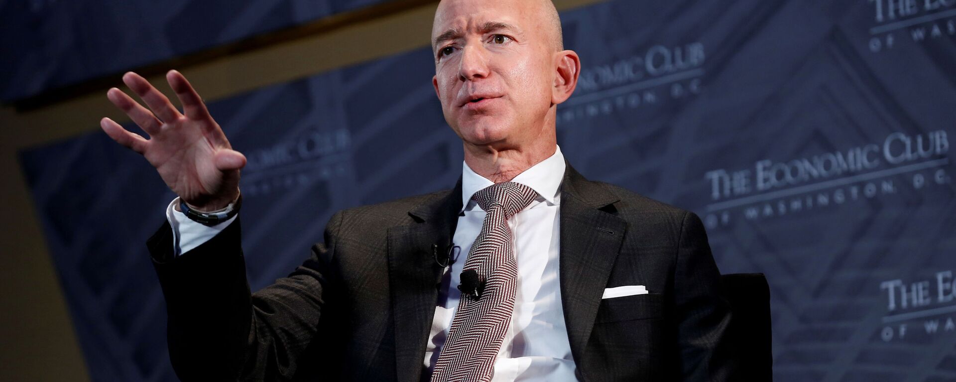 Tỷ phú và CEO cửa hàng trực tuyến Amazon Jeff Bezos - Sputnik Việt Nam, 1920, 05.07.2021
