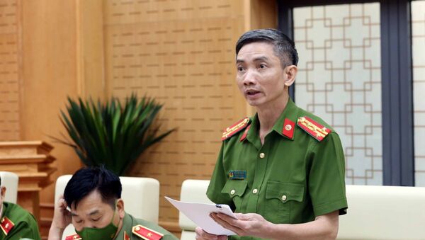 Đại tá Vũ Quốc Thắng, Phó Chánh Văn phòng Cơ quan cảnh sát điều tra trả lời câu hỏi của các phóng viên các cơ quan thông tấn, báo chí - Sputnik Việt Nam