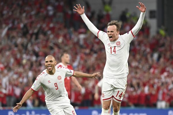 Cầu thủ Mikkel Damsgaard của Đan Mạch vui sướng sau bàn thắng đầu tiên ghi được trong trận đấu bảng B UEFA EURO 2020 giữa Nga và Đan Mạch - Sputnik Việt Nam