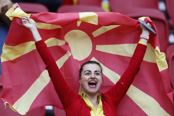 Fan nữ Bắc Macedonia trước trận bảng C của EURO-2020 giữa Bắc Macedonia và Hà Lan - Sputnik Việt Nam