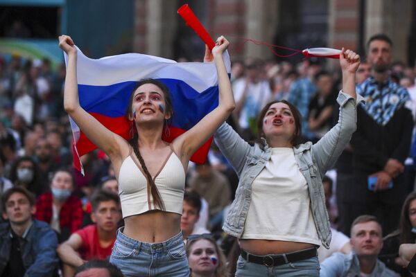Các fan hâm mộ người Nga tại trận đấu EURO-2020 giữa Bỉ và Nga - Sputnik Việt Nam