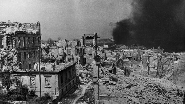 Thành phố Sevastopol sau vụ đánh bom, năm 1942. - Sputnik Việt Nam