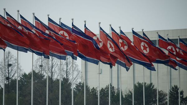 Cờ Bắc Triều Tiên ở Bình Nhưỡng. - Sputnik Việt Nam