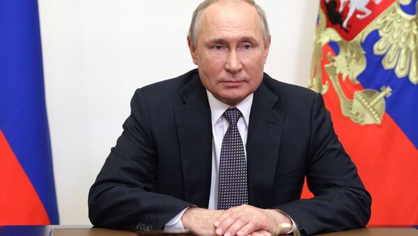 Tổng thống Nga Vladimir Putin gửi thông điệp qua video tới các đại biểu và khách mời của Hội nghị Matxcơva lần thứ IX về An ninh quốc tế. - Sputnik Việt Nam