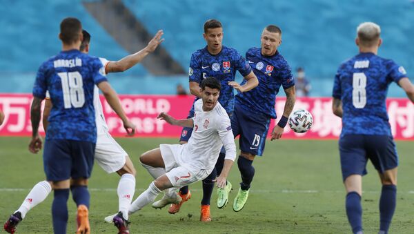 Trận đấu vòng bảng của Giải Vô địch Bóng đá châu Âu EURO 2020 giữa đội tuyển Tây Ban Nha và đội tuyển Slovakia. - Sputnik Việt Nam