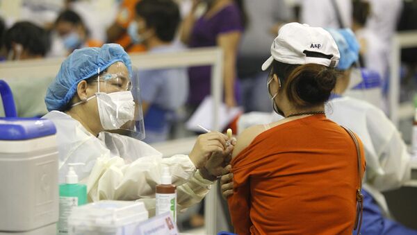 Người lao động Thành phố Hồ Chí Minh được tiêm vaccine phòng COVID-19. - Sputnik Việt Nam