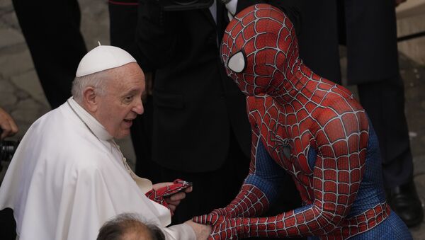 Giáo hoàng Francis gặp Người nhện ở San Damaso của Vatican - Sputnik Việt Nam