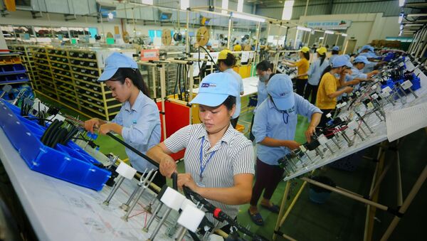 Sản xuất linh kiện điện, điện tử tại Công ty TNHH linh kiện tự động Minda Việt Nam ( vốn đầu tư của Ấn Độ) tại Vĩnh Phúc. - Sputnik Việt Nam