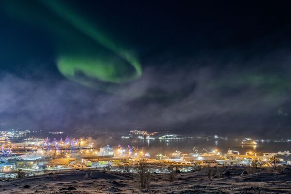 Bức ảnh chụp Bắc cực quang ở Murmansk của nhiếp ảnh gia người Nga Vitaliy Novikov, lọt vào danh sách rút gọn cho cuộc thi Nhiếp ảnh gia thiên văn học lần thứ 13 của Đài thiên văn Hoàng gia - Sputnik Việt Nam
