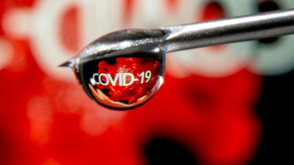 Từ COVID-19 phản ánh trong một giọt ở đầu ống kim tiêm - Sputnik Việt Nam