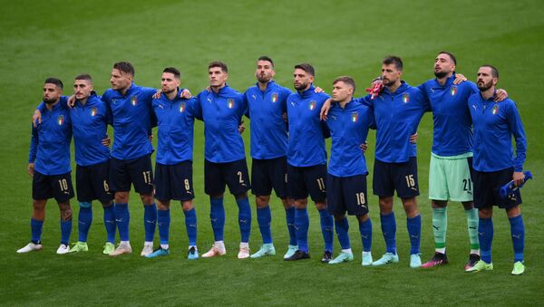 Các cầu thủ Ý trước trận đấu bóng đá UEFA EURO 2020 tại Sân vận động Wembley ở London - Sputnik Việt Nam