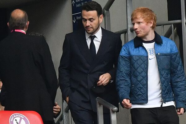 Ed Sheeran đến xem trận thi đấu bóng đá ở London - Sputnik Việt Nam