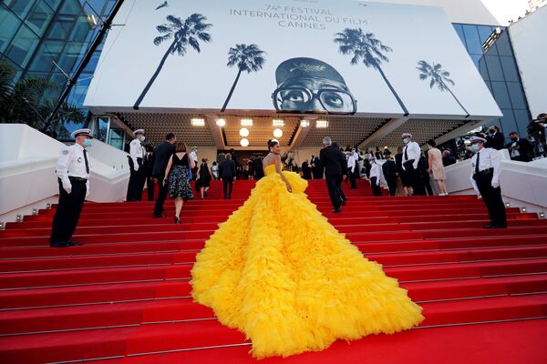 Khách mời trên thảm đỏ lễ khai mạc Liên hoan phim Cannes lần thứ 74 - Sputnik Việt Nam