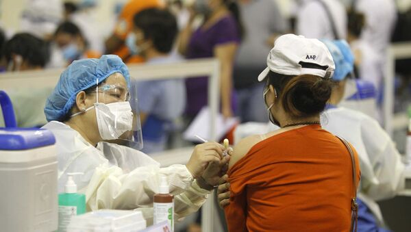 Người lao động Thành phố Hồ Chí Minh được tiêm vaccine phòng COVID-19. - Sputnik Việt Nam