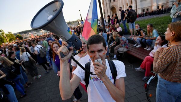 Biểu tình phản đối việc thông qua luật cấm tuyên truyền LGBT ở Hungary - Sputnik Việt Nam