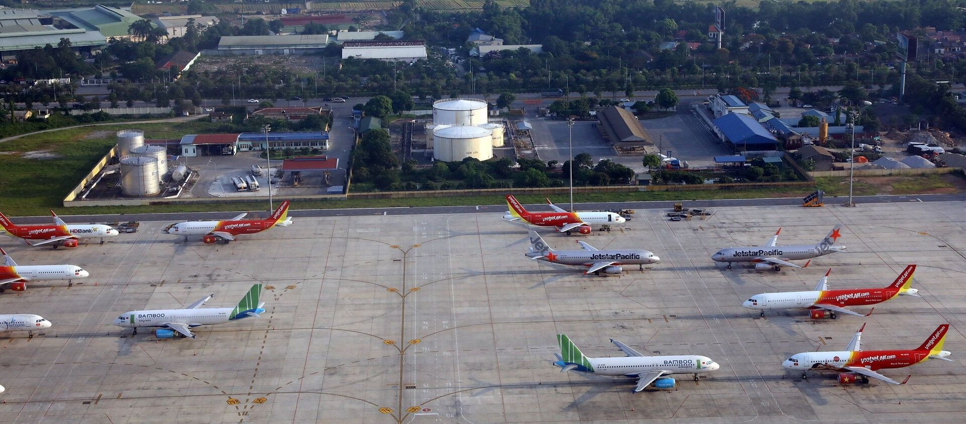 Sản lượng khách giảm, nhiều máy bay nằm dài tại sân bay Nội Bài - Sputnik Việt Nam, 1920, 12.07.2021