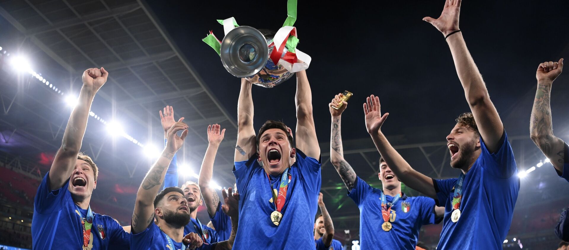 Các cầu thủ Ý ăn mừng chiến thắng sau trận chung kết Euro 2020 - Sputnik Việt Nam, 1920, 12.07.2021