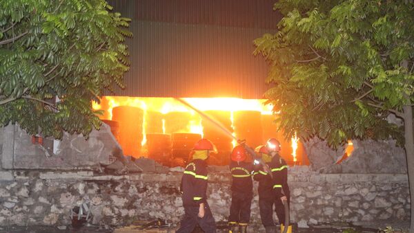 Quảng Ninh: Cháy xưởng lốp trên 4.000 m thiệt hại nặng nề - Sputnik Việt Nam