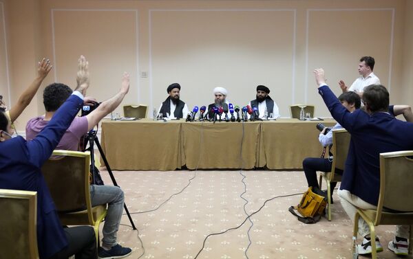 Đại diện phái đoàn Văn phòng chính trị của phong trào Taliban (Tổ chức khủng bố bị cấm trên lãnh thổ Nga) trong cuộc họp báo tại Matxcơva - Sputnik Việt Nam