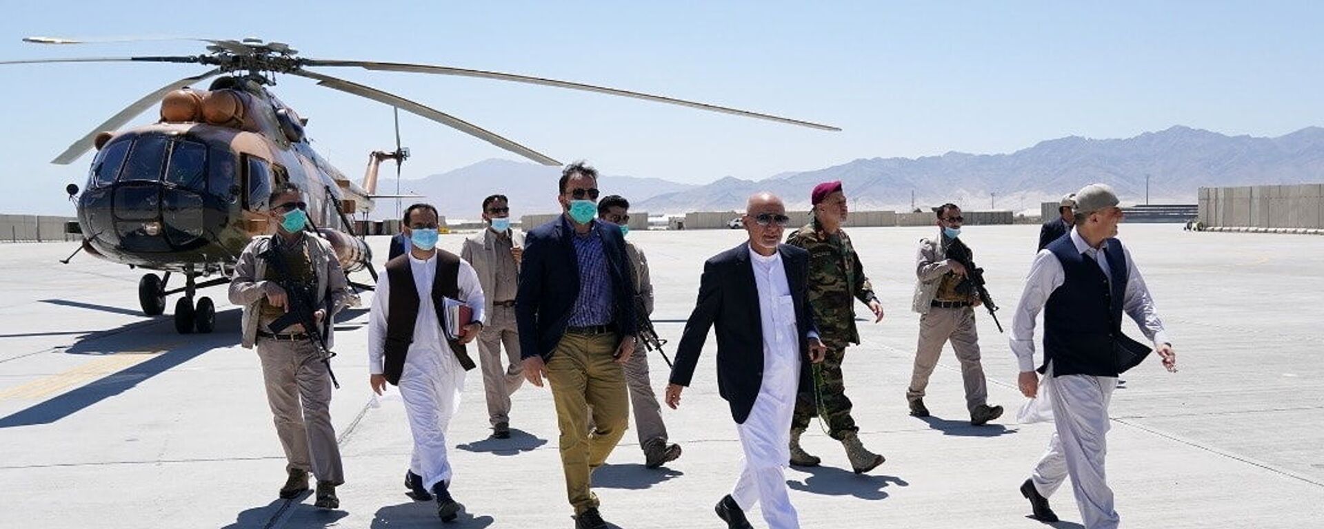 Tổng thống Afghanistan Ashraf Ghani trong chuyến thăm căn cứ không quân Bagram - Sputnik Việt Nam, 1920, 24.09.2021