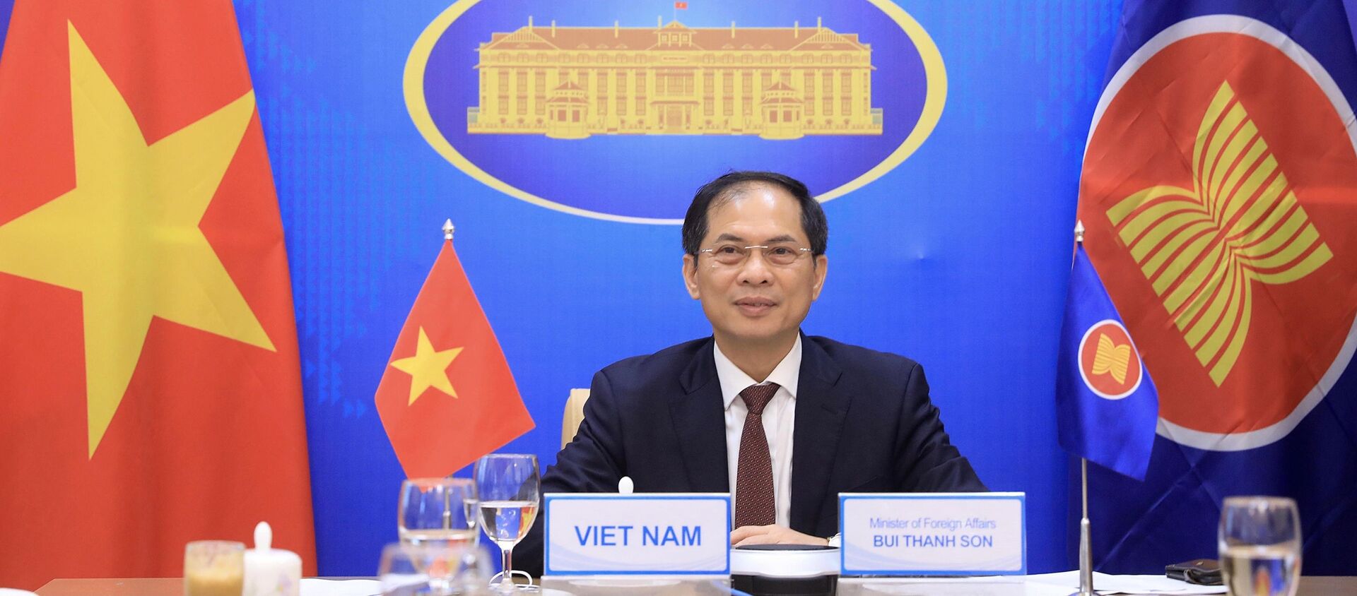 Bộ trưởng Ngoại giao Bùi Thanh Sơn dự tại Hội nghị đặc biệt Bộ trưởng Ngoại giao ASEAN - Hoa Kỳ. - Sputnik Việt Nam, 1920, 14.07.2021