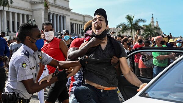 Bắt giữ người tham gia biểu tình chống chính phủ ở Havana, Cuba - Sputnik Việt Nam