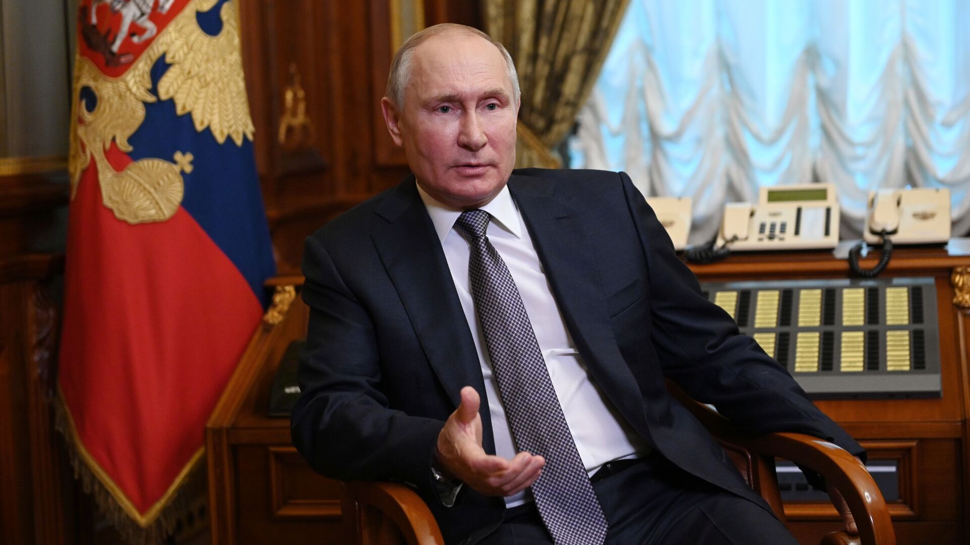 Tổng thống Nga Vladimir Putin trả lời câu hỏi - Sputnik Việt Nam, 1920, 22.02.2022
