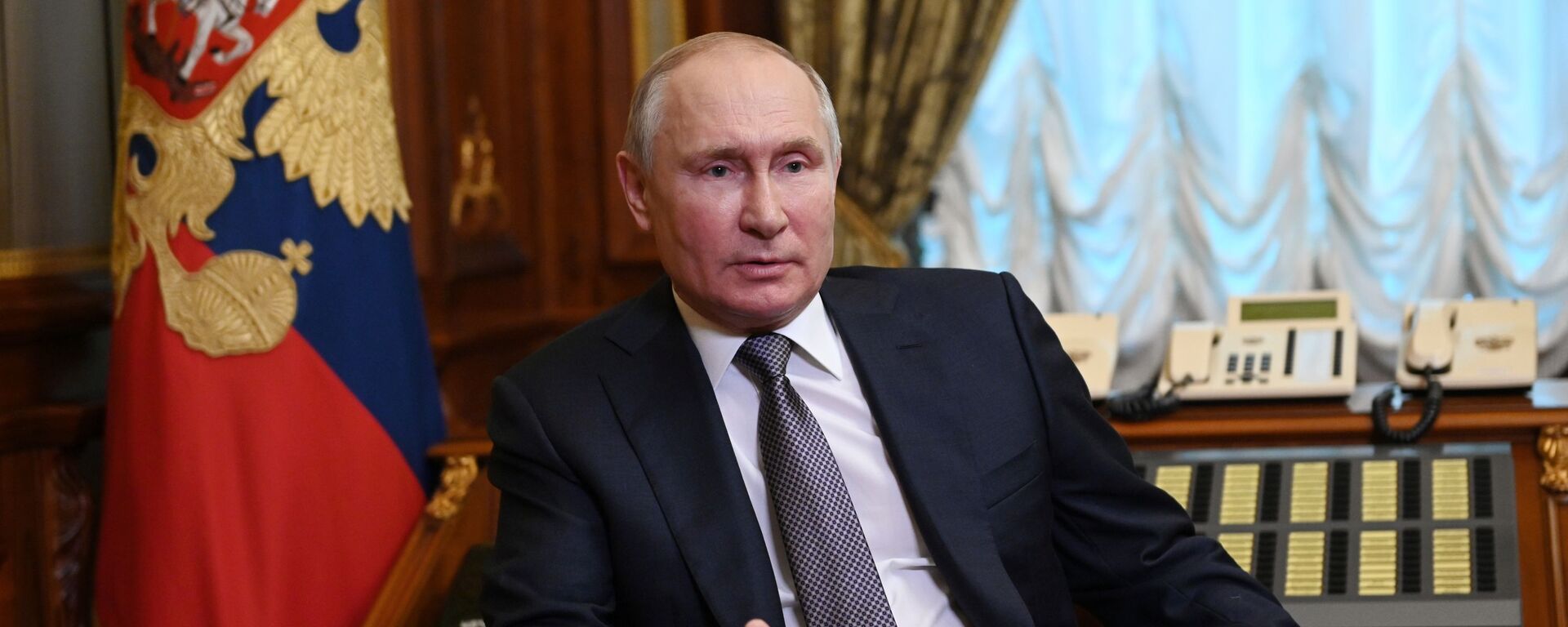 Tổng thống Nga Vladimir Putin trả lời câu hỏi - Sputnik Việt Nam, 1920, 31.03.2022