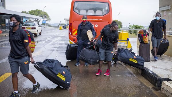 Đội quyền anh Olympic của Uganda tại sân bay quốc tế Entebbe trước khi bay đến Tokyo - Sputnik Việt Nam