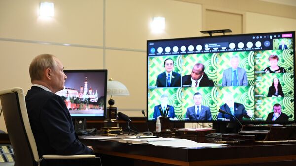 Tổng thống Nga Vladimir Putin phát biểu tại cuộc họp trực tuyến giữa các nhà lãnh đạo Diễn đàn Hợp tác Kinh tế Châu Á - Thái Bình Dương (APEC) - Sputnik Việt Nam