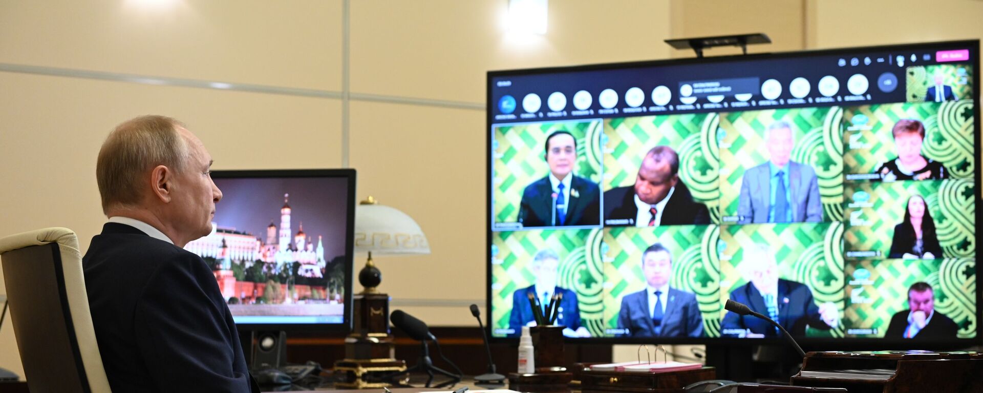Tổng thống Nga Vladimir Putin phát biểu tại cuộc họp trực tuyến giữa các nhà lãnh đạo Diễn đàn Hợp tác Kinh tế Châu Á - Thái Bình Dương (APEC) - Sputnik Việt Nam, 1920, 03.12.2021