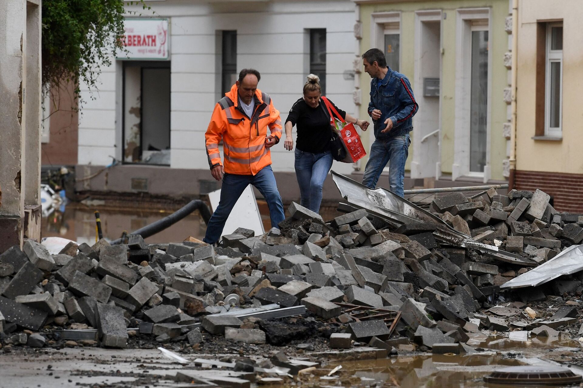 Lũ lụt ở Đức: Số nạn nhân đang tăng lên mỗi ngày - Sputnik Việt Nam, 1920, 17.07.2021