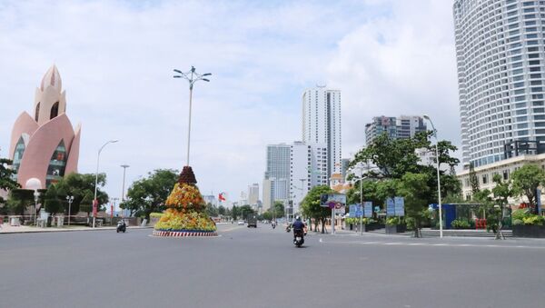 Đường Trần Phú, cạnh Quảng trường 2/4, thành phố Nha Trang, rất ít người và phương tiện lưu thông. - Sputnik Việt Nam