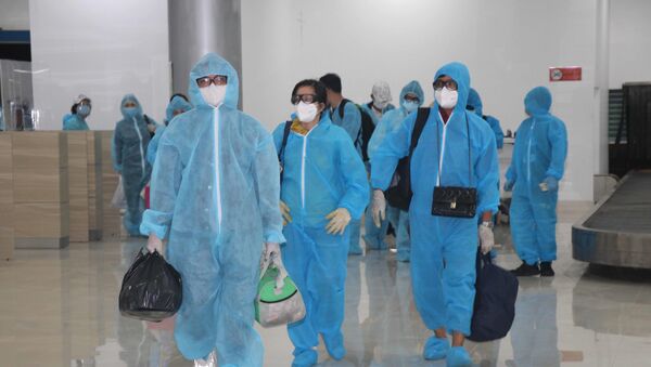 COVID-19: Chuyến bay miễn phí đầu tiên chở hơn 190 người Bình Định từ Thành phố Hồ Chí Minh về quê nhà - Sputnik Việt Nam