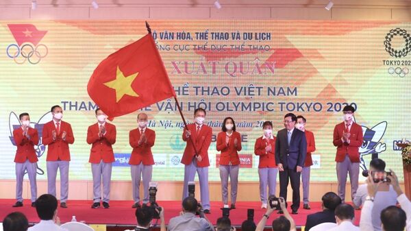 Phó Thủ tướng Phạm Bình Minh trao cờ Tổ quốc cho Đoàn Thể thao Việt Nam tham dự Olympic Tokyo 2020. - Sputnik Việt Nam