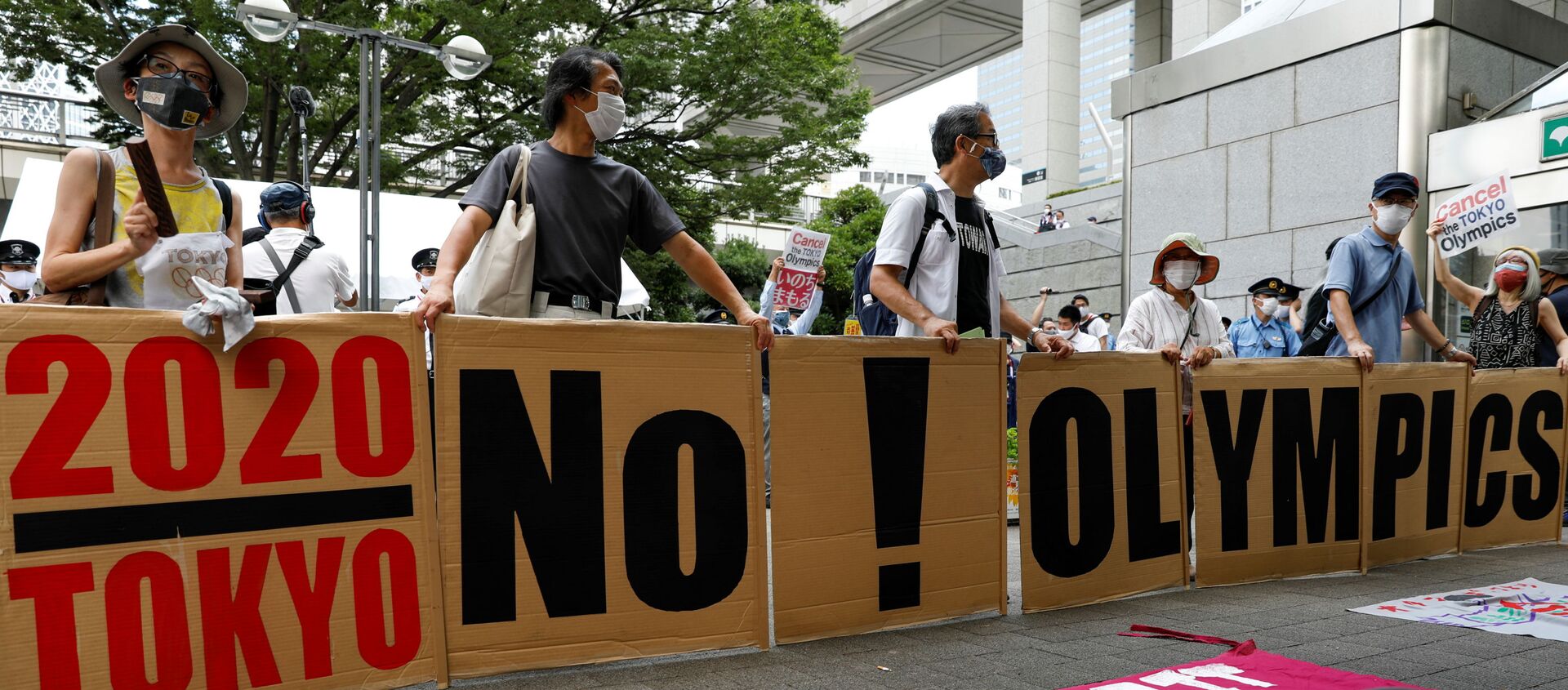 Những người biểu tình phản đối Thế vận hội 2020 cạnhTòa thị chính Tokyo - Sputnik Việt Nam, 1920, 23.07.2021