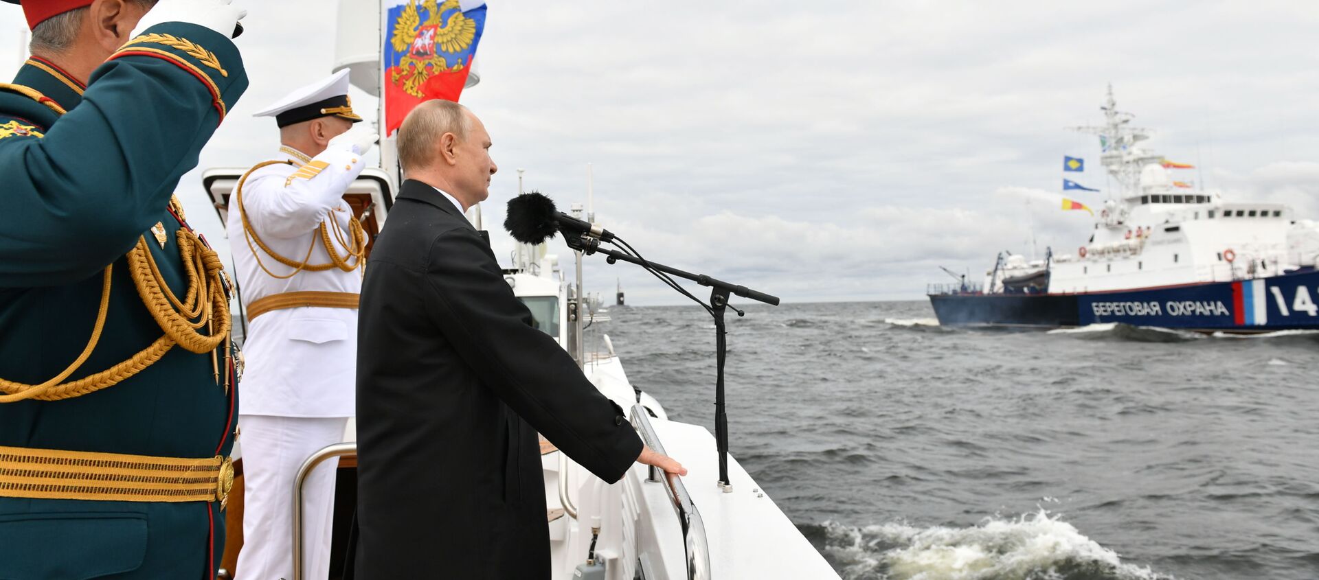 Tổng thống Nga Vladimir Putin phát biểu tại lễ diễu binh kỷ niệm Ngày thành lập Hải quân Nga - Sputnik Việt Nam, 1920, 25.07.2021